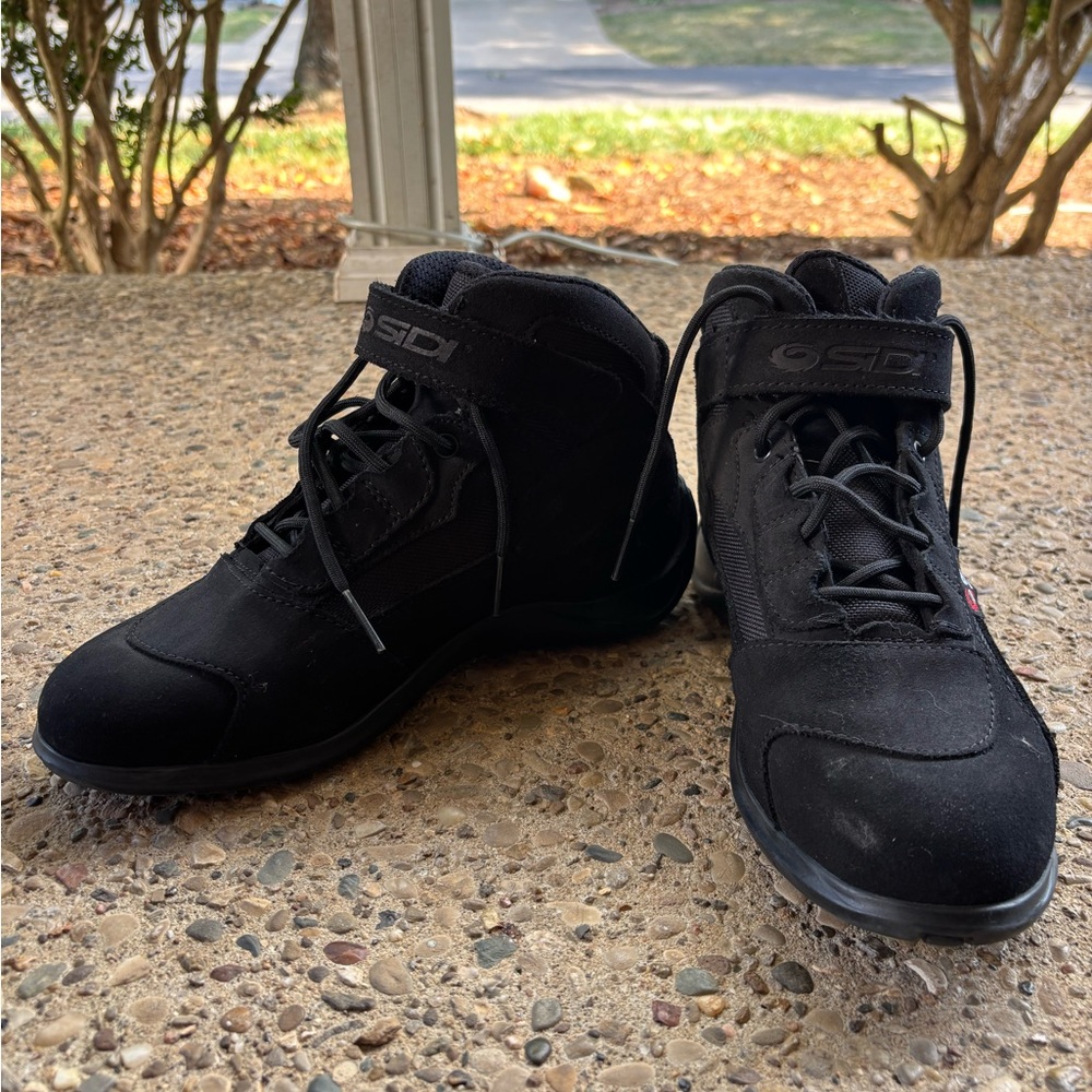 Sleek Black Women's Motorcycle Boots